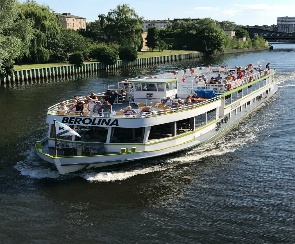 Пассажирский корабль Fahrgastschiff